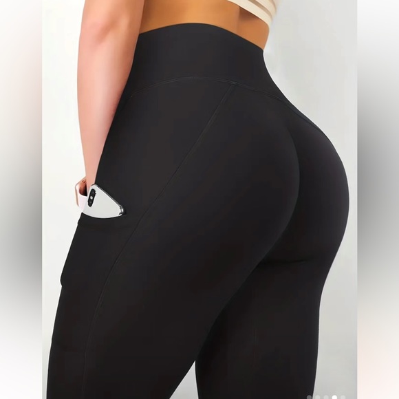 NEW V waist black pocketed yoga stretch pants - Picture 6 of 9